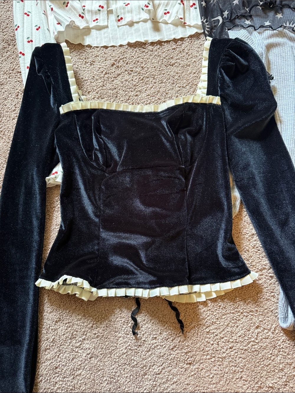 4 cute long sleeve tops - Picture 2 of 5